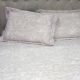 COBRE_LEITO_ELEGANCE_3_PECAS_CASAL_100_POLIESTER_ESTAMPADO_SRA_CASA_ROMANTICO_BEGE.jpg
