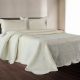 COLCHA_BRISA_3_PECAS_CASAL_100_POLIESTER_AVELUDADA_LISA_HABITAT_CREME.jpg