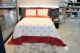 COLCHA_REQUINTE_3_PECAS_QUEEN_100_POLIESTER_ESTAMPADA_TEXTIL_ARTE_DESENHO_6BRANCO_BORDO.jpg