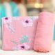 JOGO_DE_CAMA_MALHA_3_PECAS_CASAL_100_ALGODAO_ESTAMPADO_SRA_CASA_AFRODITE_ROSA_ORQUIDEA.jpg