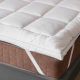 PILLOW_TOP_TOQUE_DE_PLUMAS_QUEEN_100_POLIESTER_PERMEAVEL_1_58M_X_1_98M_APPEL_BRANCO.jpg