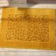 PISO_FELPUDO_JACQUARD_CONFORT_100_ALGODAO_50CM_X_70CM_680GM_DOHLER_MOSTARDA_FJ_6419_11434.jpg